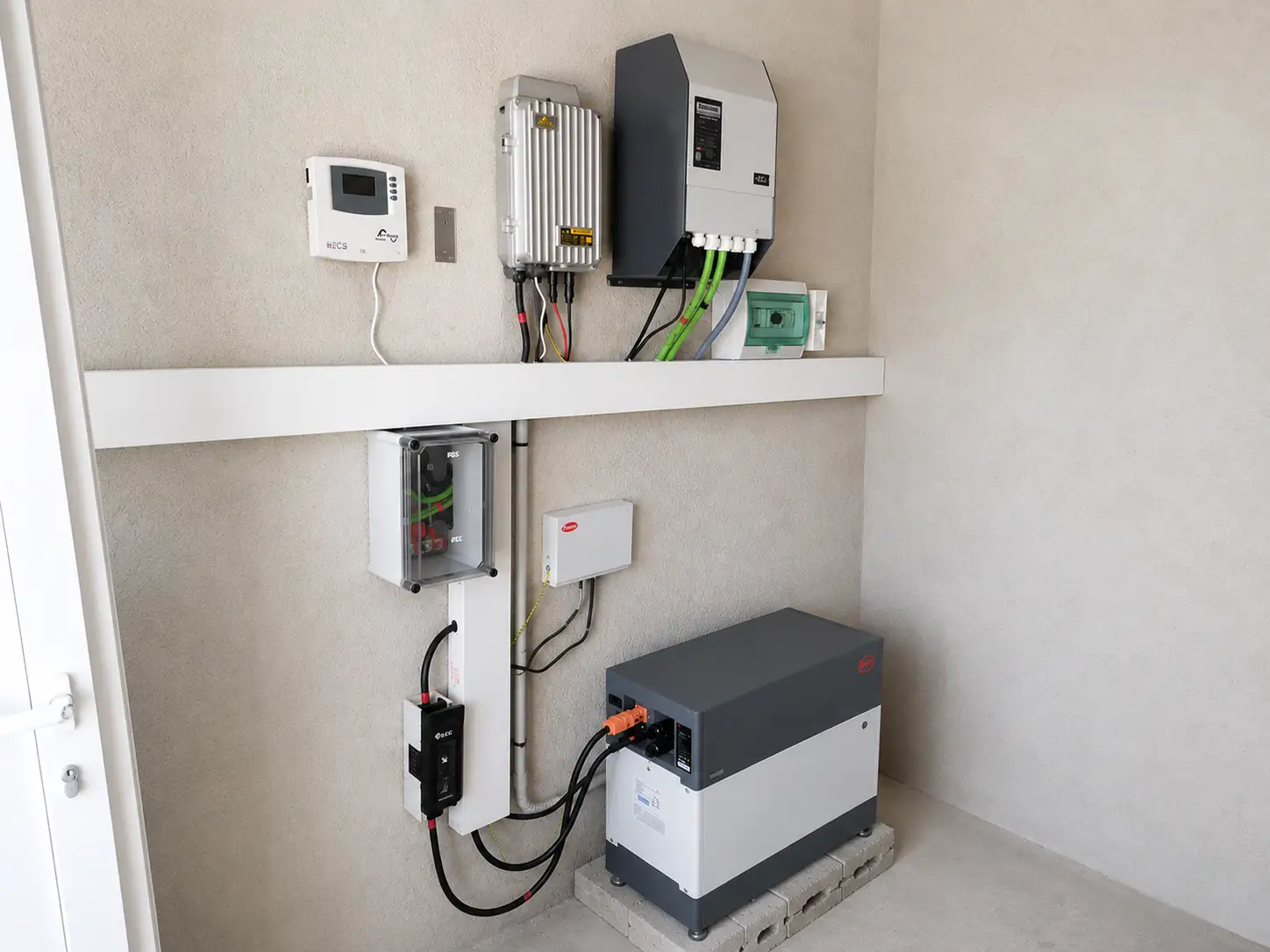 Instalación solar aislada con inversor Studer Xtender en Capdepera Mallorca