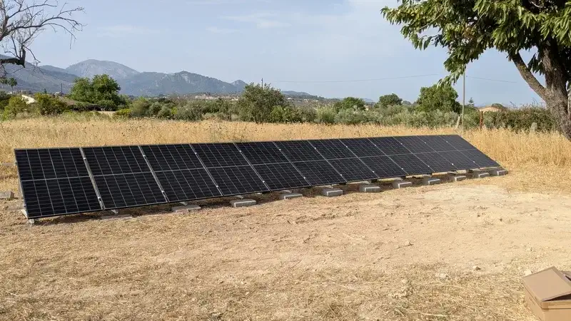 Configuración de sistema Victron con paneles Jinko Solar en Mallorca