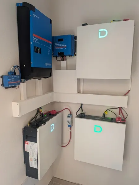 Sistemas de energía solar aislada y componentes Victron en Baleares