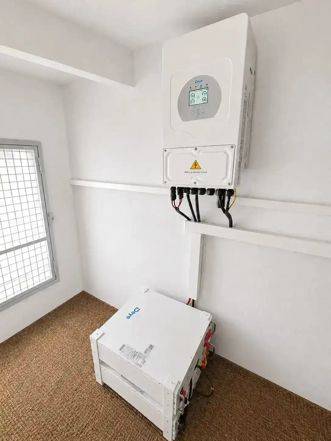 Instalación de baterías Deye para sistema antiapagones en Puerto de Alcúdia